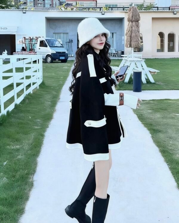 2023 New Hepburn-Style Women's Tweed Cape Coat, Niche Chanel-Inspired High-End Coat